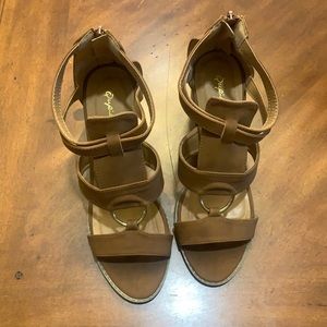 Qupid size 9 heeled sandals